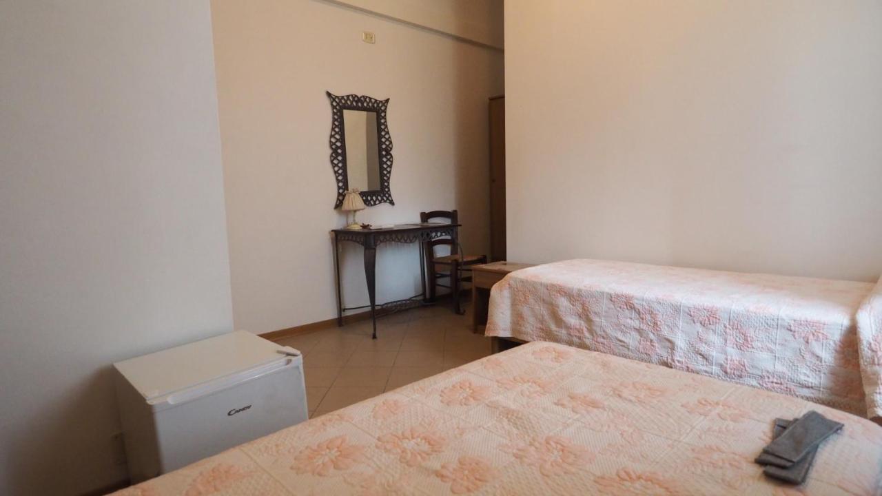 Residenza Pitigliano Gens Petilia - Nuova Gestione Hotel Exterior photo